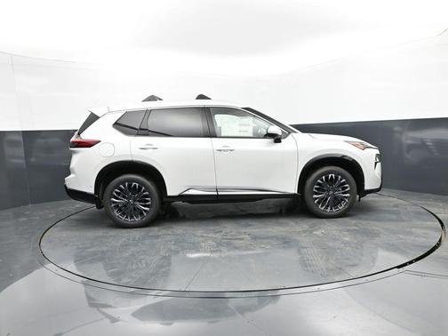 Everest White Pearl Tricoat 2026 Nissan Rogue Platinum