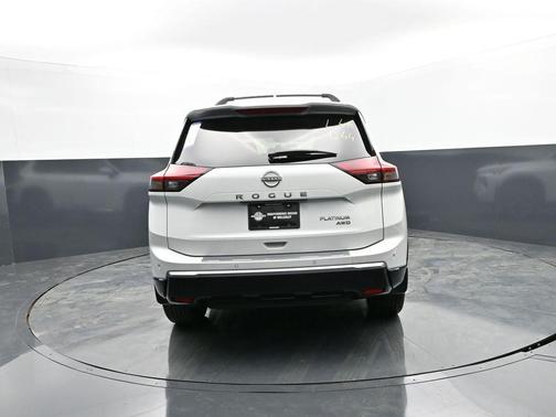 Everest White Pearl Tricoat 2026 Nissan Rogue Platinum