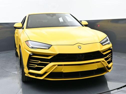 2021 Lamborghini Urus Pearl Capsule