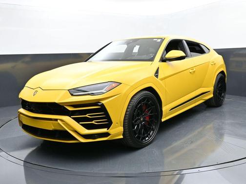 2021 Lamborghini Urus Pearl Capsule