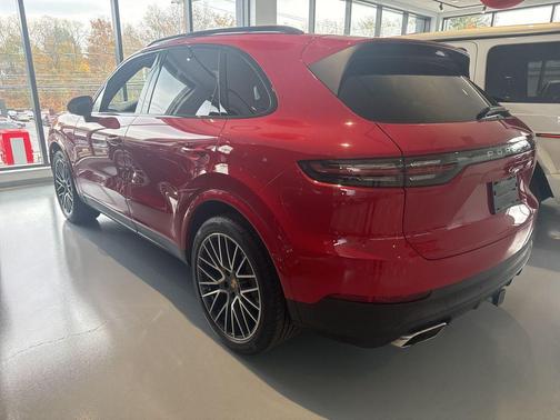 2023 Porsche Cayenne Platinum Edition