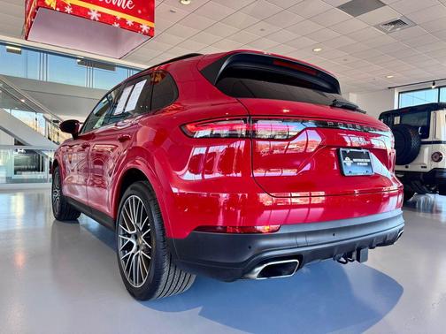 2023 Porsche Cayenne Platinum Edition