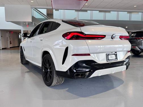 2023 BMW X6 M50i