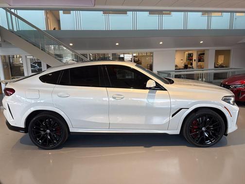 2023 BMW X6 M50i