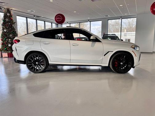 2023 BMW X6 M50i