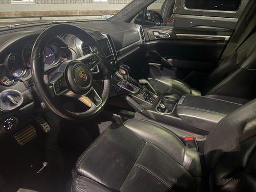2016 Porsche Cayenne GTS