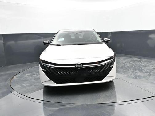 Aspen White/Super Black 2026 Nissan Sentra SR