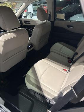 2022 Nissan Pathfinder SL 4WD