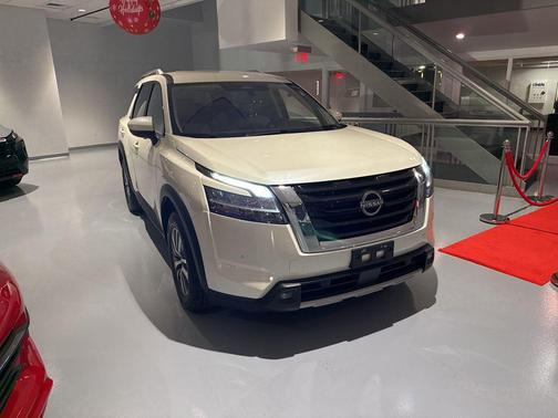 2022 Nissan Pathfinder SL 4WD