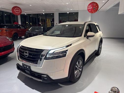 2022 Nissan Pathfinder SL 4WD