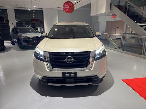 2022 Nissan Pathfinder SL 4WD