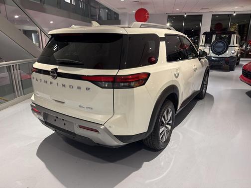 2022 Nissan Pathfinder SL 4WD