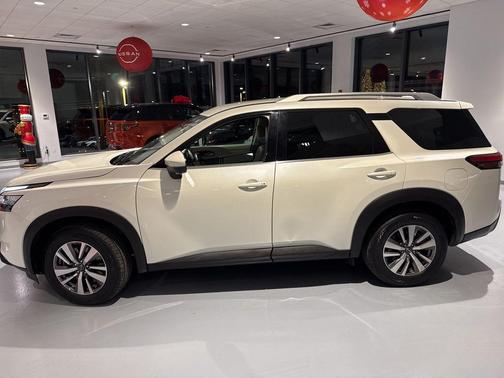 2022 Nissan Pathfinder SL 4WD