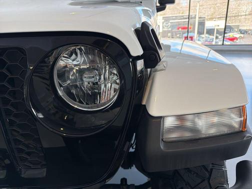 2021 Jeep Gladiator Willys 4x4