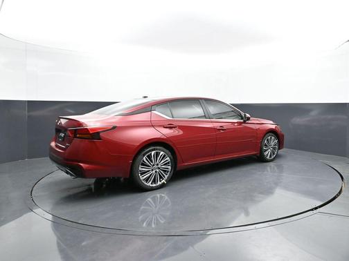 Scarlet Ember Tintcoat 2026 Nissan Altima 2.5 SV