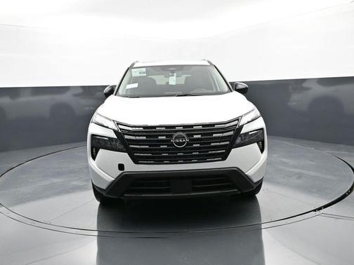 Everest White Pearl Tricoat 2026 Nissan Rogue Dark Armor