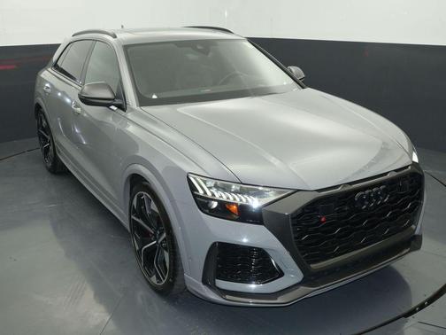 Mythos Black Metallic 2023 Audi RS Q8 4.0T