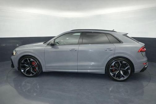 Mythos Black Metallic 2023 Audi RS Q8 4.0T