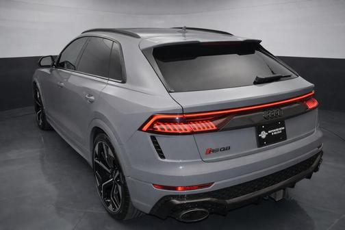 Mythos Black Metallic 2023 Audi RS Q8 4.0T