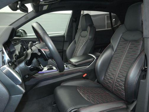 Mythos Black Metallic 2023 Audi RS Q8 4.0T