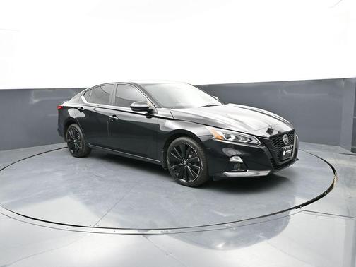 Super Black Clearcoat 2022 Nissan Altima SR Intelligent AWD