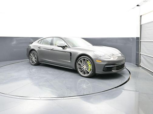 Agate Grey Metallic 2018 Porsche Panamera 4