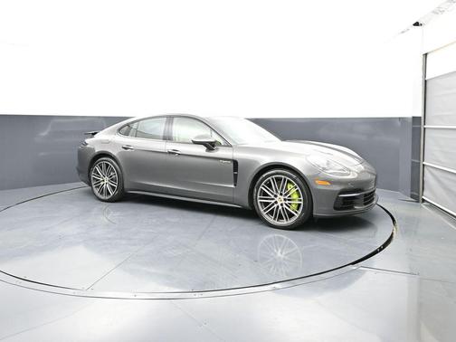 Agate Grey Metallic 2018 Porsche Panamera 4