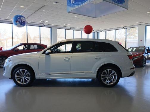 2025 Audi Q7 55 Premium Plus