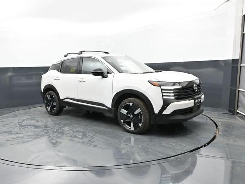 Aspen White Tricoat 2026 Nissan Kicks SR