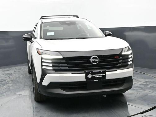 Aspen White Tricoat 2026 Nissan Kicks SR