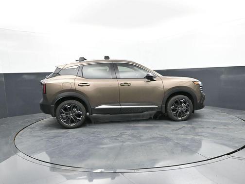 Canyon Bronze Metallic 2026 Nissan Kicks SR