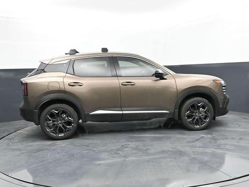 Canyon Bronze Metallic 2026 Nissan Kicks SR