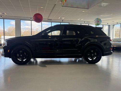 2025 Bentley Bentayga S Black Edition