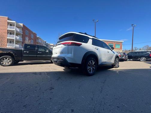 2026 Nissan Pathfinder SL