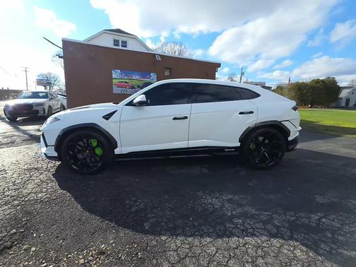 2024 Lamborghini Urus Performante