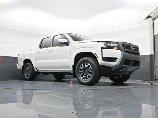Glacier White 2026 Nissan Frontier SV