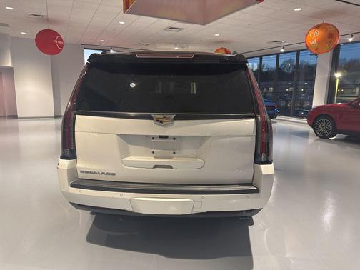 2019 Cadillac Escalade Luxury