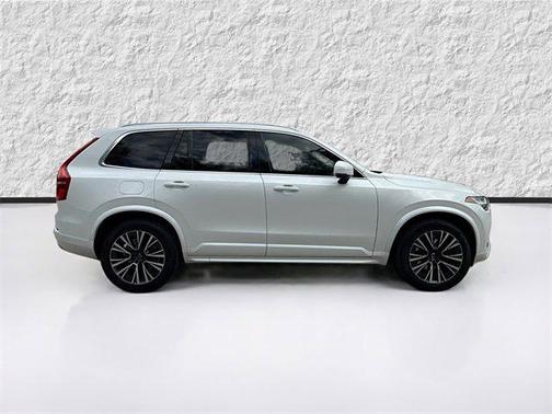 2022 Volvo XC90 T5 Momentum