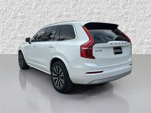 2022 Volvo XC90 T5 Momentum