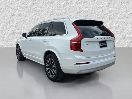 2022 Volvo XC90 T5 Momentum