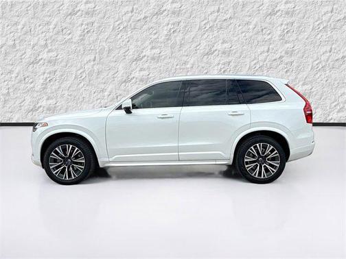 2022 Volvo XC90 T5 Momentum