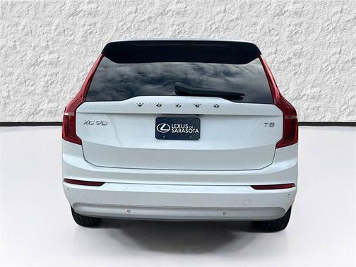 2022 Volvo XC90 T5 Momentum