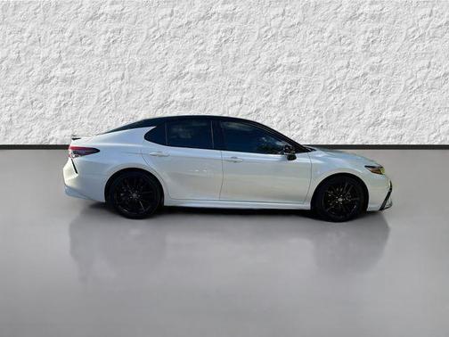Wind Chill Pearl/Midnight Black Metallic 2024 Toyota Camry XSE