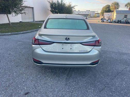 2020 Lexus ES 300h Base