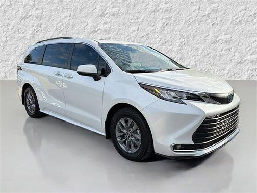 2022 Toyota Sienna XLE