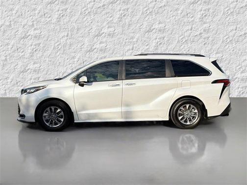 2022 Toyota Sienna XLE