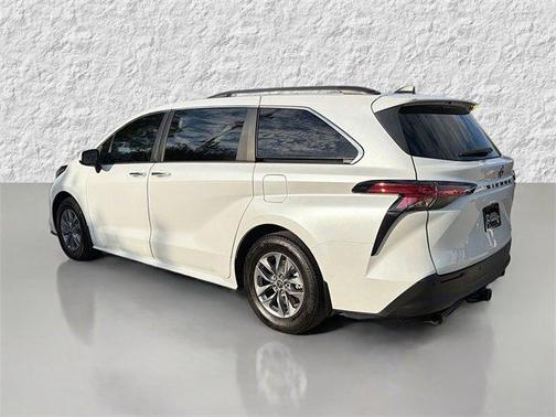 2022 Toyota Sienna XLE