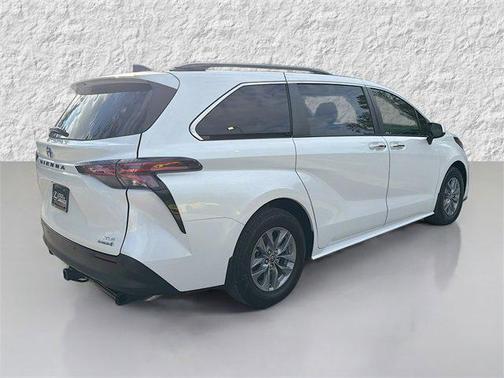 2022 Toyota Sienna XLE