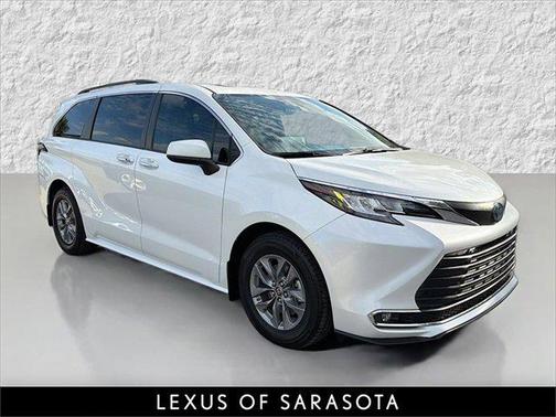 2022 Toyota Sienna XLE
