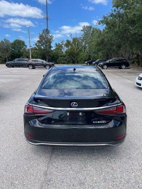 Obsidian 2020 Lexus ES 300h Base